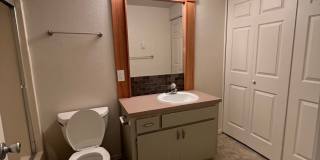 2 Bedroom Condo in Lake Oswego Gallery 21