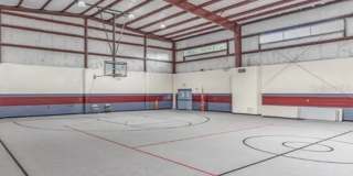Spacious 4 Bdrm / 2 BA with 2 car garage Gallery 44