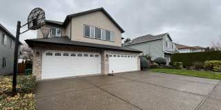 Grand 5 Bedroom Home Featuring 19ft Ceilings, Family Room & Main-Level Suite Gallery 4