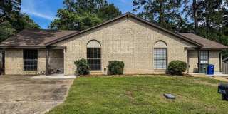 Comfortable 3BR/2BA Home in a Prime Location Near Forest Hills Gallery 1