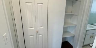 612 Oak Street Gallery 9