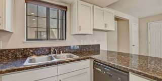 Upgraded 2 bedroom 2 bath upstairs condo Gallery 21