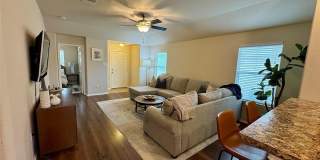 Room in 3 Bedroom Home at Nottingham Loop Gallery 3