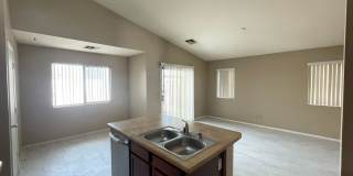 4 Bedroom, 2 Bath New paint and flooring Gallery 9