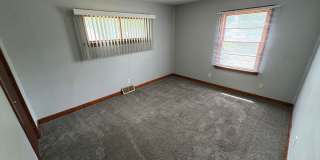 Bright & Spacious 3-Bedroom Home with Large Backyard Gallery 15