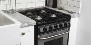 Charming Upper Floor 2 Bed / 1 Bath with Bonus Studio in a Prime Echo Park Location Gallery 12
