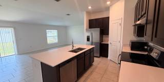 Single Family House Minutes to Davenport Posner Park Shopping Mall Gallery 18