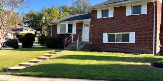 Beautiful 4 BR + den 2 FB home in corner lot! Gallery 1