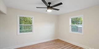 Room in 3 Bedroom Home at Braden Dr Gallery 12