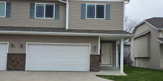 3 Bed 3 Bath Townhome Gallery 1