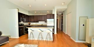 65 E Monroe Street Gallery 13