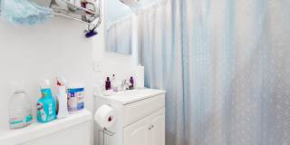 Great location; Gorgeous, Sunny 1-bed Available for 9/1! Gallery 13