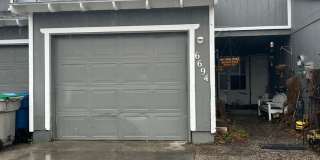 2bed, 1.5 bath Duplex with Garage  Fenced Yard! Gallery 1