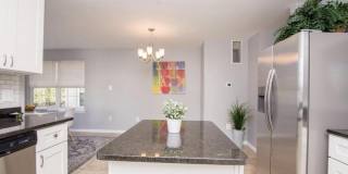 8800 COMMUNITY SQUARE Lane Gallery 6