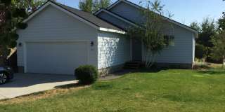 NE 3 Bdrm, 2 Bath, Gas Heat/Fireplace, Newer Carpet & Paint, Corner lot, Fenced Yard, DBL Garage Gallery 1