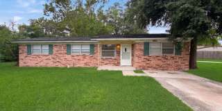 North Jax 3BR/1.5BA Home with garage, Central AC, and In-Unit Laundry Hookups! Gallery 1