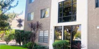 518 Oak Street Gallery 1