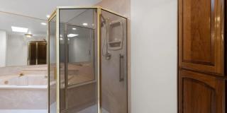 Adorable Townhome, 2 Master Bedroom Suites to Patio Living Gallery 14