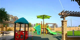 710 Banyan Way Gallery 16