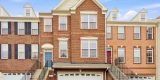 Stunning 4BR Townhome in Belmont Country Club – Gated, Golf Course Community Gallery 1