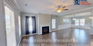 4 BD/3.5 BA plus Bonus Room with Open Floorplan and Fenced Back Yard Gallery 3