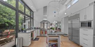 354 14th St Gallery 2