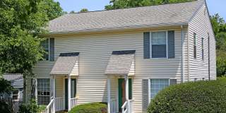 Woolen Mills Duplex Convenient to Pantops & Downtown Gallery 1