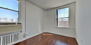 Wilshire Royale Apartments Gallery 9