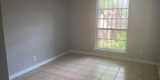 Cute 2/1 townhome with extra storage and covered parking Gallery 6