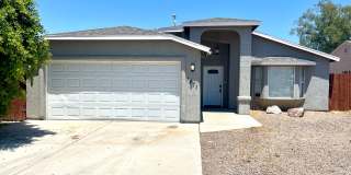 Luxurious Fully Furnished 3 Bedroom Home with Garage! Gallery 1