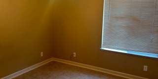 Great 4 bedroom 2 bath home Gallery 1