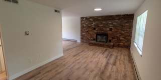Charming and Spacious South Side 3-Bedroom Duplex Gallery 5