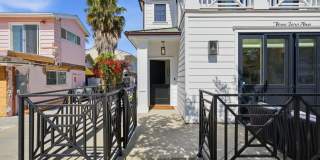 Modern Furnished Balboa Peninsula Beach House with Rooftop Deck Gallery 3