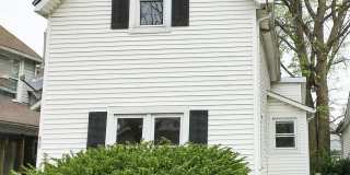 For Rent: 318 E 9th St. 3 Bedroom 1 bath Spacious Home! Nice Yard! Pet Friendly! Gallery 1
