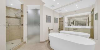 100 South Pointe Drive Gallery 7