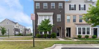 Spacious & Modern Townhome in Sought-After Potomac Shores Gallery 1