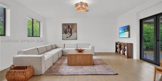 125 NE 150th St Gallery 1