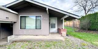 Near Downtown Gresham 2 Bed 1 Bath Duplex! W/S/G Included! Gallery 1