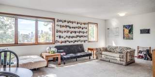 Spacious 5 Bedroom, 2 Bathroom Unit - Close to Campus! Gallery 2