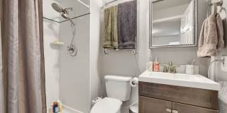 Stunning 4 bed, 4 bath on Corner Lot! Available Mid-August! Gallery 28