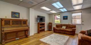 502 Western Avenue Gallery 12