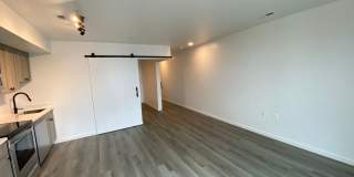 725 W Pratt Gallery 21