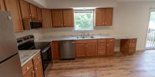 Charming and Spacious South Side 3-Bedroom Duplex Gallery 22