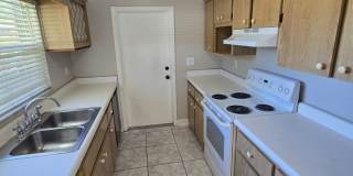 3 BEDROOM TO 2 BATH SPACIOUS HOME WITH OVERSIZED GARAGE 3 BEDROOM TO 2 BATH SPACIOUS HOME WITH OVERSIZED GARAGE Gallery 10