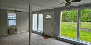 Beautiful renovated 3 bed, 1.5 bath unfurnished home located in Hampstead Gallery 14