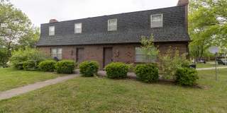 Charming and Spacious South Side 3-Bedroom Duplex Gallery 1