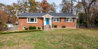 Fully fenced 3 bedroom/2.5 bath with garage Gallery 1