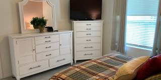 ALMOST NEW 3/2 HOME close to everything!!  BEAUTIFUL WITH LOTS OF UPGRADES! Gallery 10