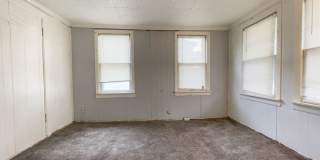 For Rent: 912 S Penn St. Cozy 3-Bedroom Home with a fenced in yard & detached garage! Washer & Dryer Hookups! Section 8 Approved! Gallery 10