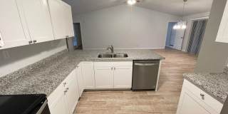 Beautiful Single Family Home! $2395/1085ft2-South Sarasota, 3-Bed/2-Bath, Fully Renovated: Annual Rental! Gallery 9